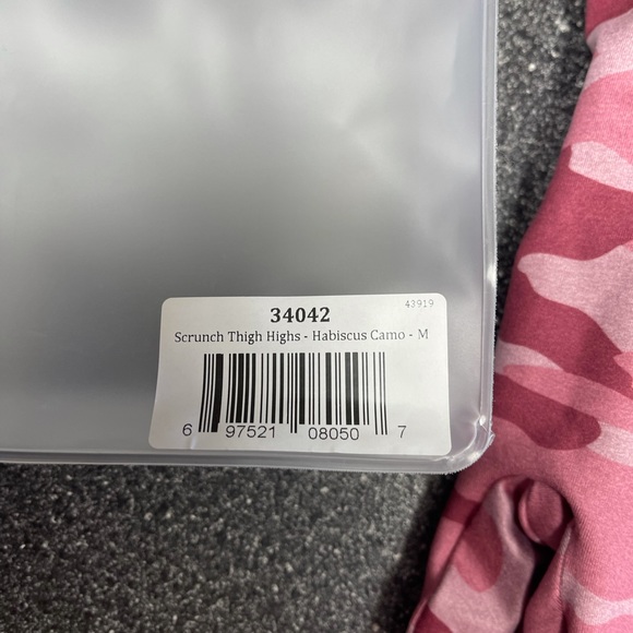 ❌Sold❌ Bombshell Sportswear leggings - Picture 8 of 8